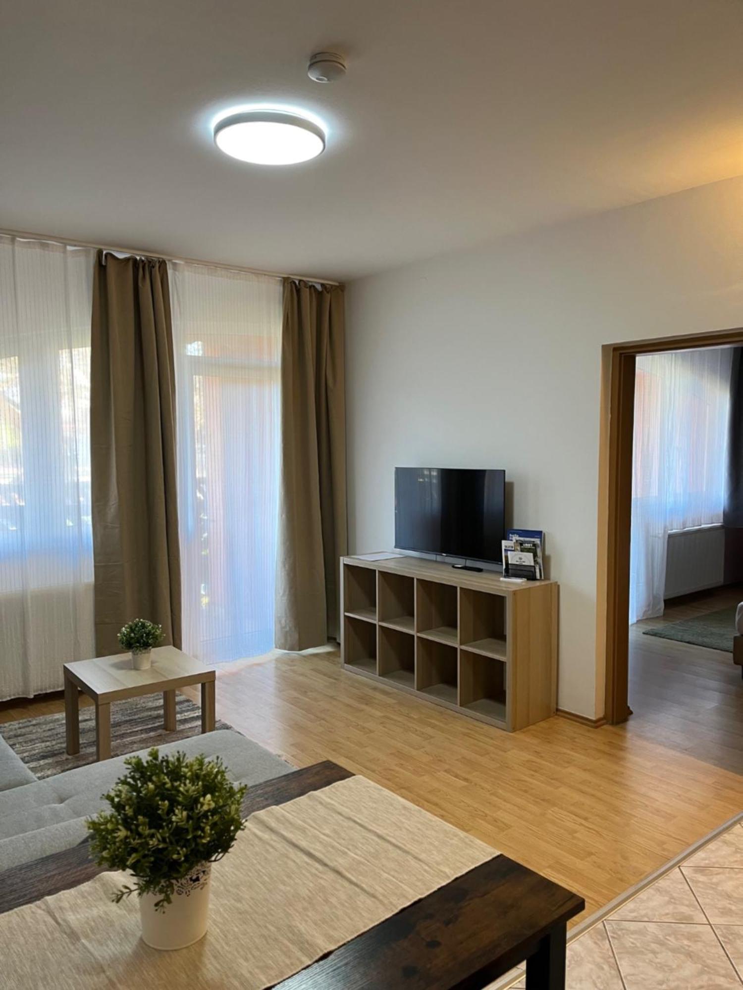 Y Apartman Balatonlelle Exterior foto